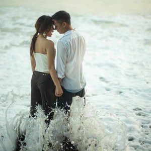 8 Inspirasi Foto Prewedding di Pantai Ala Raisa hingga Ayla Dimitri 8 Inspirasi Foto Prewedding di Pantai Ala Raisa hingga Ayla Dimitri