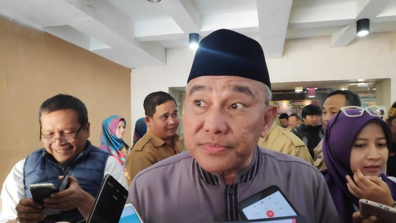 Korlantas Beri Lampu Hijau Nyanyian Wali Kota di Lampu Merah Depok Korlantas Beri Lampu Hijau Nyanyian Wali Kota di Lampu Merah Depok