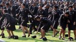 Aksi Lempar Topi ke Udara Perwira TNI-Polri Usai Dilantik