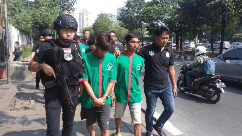 Dibekuk di Riau, 4 Kurir Jaringan Myanmar Bawa 30 Kg Sabu di Mobil Dibekuk di Riau, 4 Kurir Jaringan Myanmar Bawa 30 Kg Sabu di Mobil