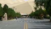 Yeayaquan berada di Kota Dunhuang, 6 km dari Kota Gansu, China bagian barat. Tepatnya di Mingsha Mountain atau Gurun Pasir Echoing alias Gurun Pasir Bernyanyi. (iStock)