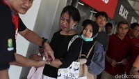 Memperebutkan hadiah cukup besar, mencapai Rp 17,4 miliar, sekaligus menjadi bagian kualifikasi Olimpiade 2020 Tokyo, Indonesia Open menyuguhkan pebulutangkis papan atas dunia. Ajang itu pun diminati penonton hingga tiket yang dijual secara online ludes terjual. 