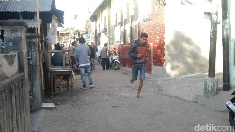 Gempa M 6 Nusa Dua Bali, Warga Mataram NTB Berlarian Keluar Rumah Gempa M 6 Nusa Dua Bali, Warga Mataram NTB Berlarian Keluar Rumah