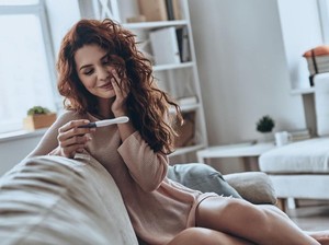 Begini Cara Menggunakan Test Pack yang Benar di Rumah untuk Tes Hamil