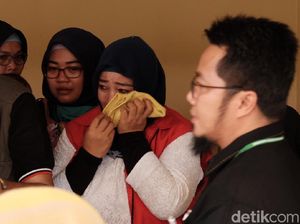 Dijenguk Dahnil hingga Dasco, 3 Emak PEPES Karawang Menangis