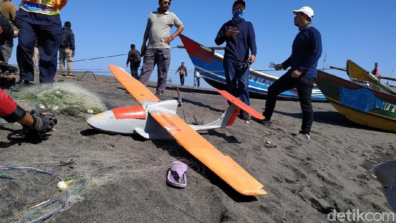 UGM Uji Coba Drone Amphibi untuk Pantau Daerah Rawan Bencana UGM Uji Coba Drone Amphibi untuk Pantau Daerah Rawan Bencana