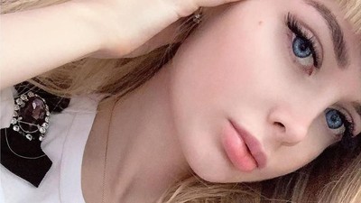 Foto: Wanita Barbie yang Dilarang Ortu Keluar Rumah Karena Terlalu Cantik