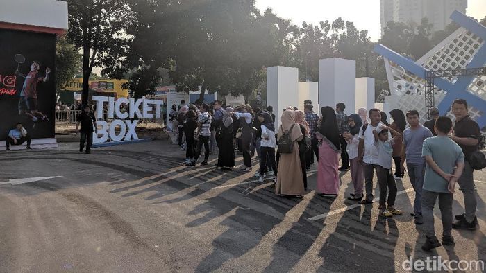 Antrean pembeli tiket Indonesia Open 2019. (Putra Rusdi/detikSport) Antrean pembeli tiket Indonesia Open 2019. (Putra Rusdi/detikSport)