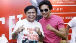 Jefri Nichol Pamer Fighting Pose dengan Kaus Pink