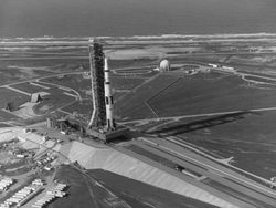 Melihat Penerbangan Pertama Manusia Menuju Bulan