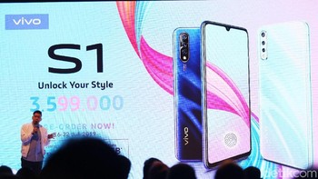 Dengan semua keunggulannya itu, harga Vivo S1 dibanderol Rp 3,599 juta. Bagi yang tertarik, selama periode 16-22 Juli 2019, ada promo eksklusif Vivo S1 hanya di Shopee. Pembeli akan mendapatkan gift box senilai Rp 500 ribu dan garansi 24 bulan. (Foto: Agung Pambudhy/detikINET)