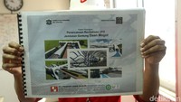 JPO Jembatan Gantung ini nantinya akan dibuat leboh tinggi dari sebelumnya untuk mengantisipasi agar tak ada lagi truk yang tersangkut saat melintas di bawah JPO tersebut.