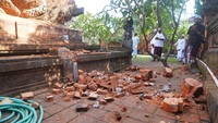 Gempa dengan magnitudo 6 mengguncang wilayah Bali. Gempa ini terjadi pukul 08.18 WITA. Lokasi gempa ada di koordinat 9,11 Lintang Selatan dan 114,54 Bujur Timur dengan pusat gempa berada di 83 km arah barat daya Nusa Dua. Antara Foto/Nyoman Budhiana.