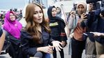 Dikomen Negatif Karena Berbikini saat Renang, Ini Jawaban Ayu Ting Ting