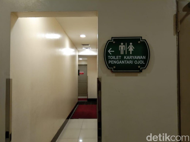 Mal Puri Indah Pisahkan Toilet untuk Ojol dan Pengunjung Mal Puri Indah Pisahkan Toilet untuk Ojol dan Pengunjung