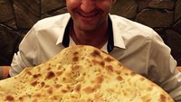 Got naan? tulis petenis yang telah mengoleksi 20 trofi grand slam ini. Naan merupakan flatbread populer khas India. Foto: Instagram rogerfederer