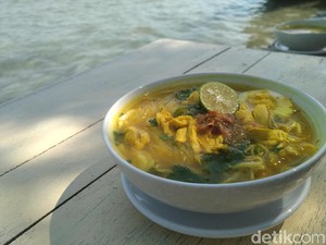 Amore Cafe : Menikmati Asam Segarnya Pindang Serani di Tepian Laut Lepas