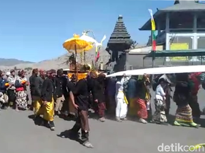 Ritual Penyucian Diri Suku Tengger, Probolinggo