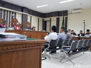 Silat Lidah Para Yang Mulia Terkait Kasus Suap Bupati Jepara
