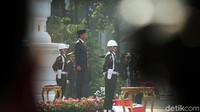 Jokowi menjadi Inspektur Upacara Prasetya Perwira (Praspa) TNI dan Polri Tahun 2019 yang berlangsung di halaman Istana Merdeka, Jakarta.