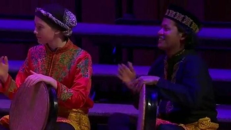80 Murid Sekolah Australia Tampilkan Tari Aceh Ratoh Duek di Sydney 80 Murid Sekolah Australia Tampilkan Tari Aceh Ratoh Duek di Sydney