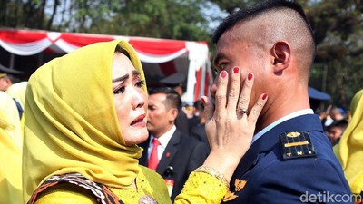 Tangis Bahagia Keluarga dan Perwira TNI-Polri Usai Dilantik