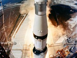 Kilas Balik Saat Pertama Kali Manusia Injakkan Kaki di Bulan