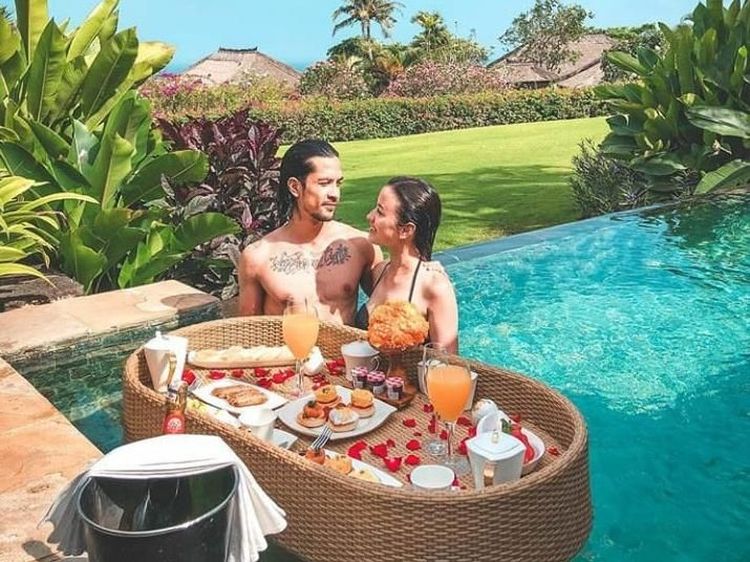 Menanti Anak Pertama, Kimberly Ryder dan Edward Akbar Semakin Mesra Saat Makan berdua