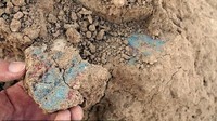 Di bagian dalam istana, yang disebut Kemune, tim arkeolog juga menemukan lukisan dinding yang tersimpan dengan baik. Warna catnya merah dan biru. (dok. Univesity of Tubingen)