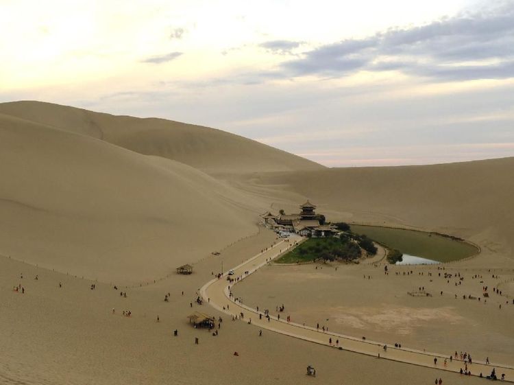 Foto: Keajaibaan Alam, Danau Cantik di Tengah Gurun Pasir