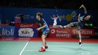 Konsistensi membuat Kevin/Marcus bisa menutup interval gim ketiga dengan keunggulan 11-8. Kemenangan diraih Kevin/Marcus di gim ketiga, 21-14, setelah smes lurus nan keras ke ujung lapangan Inoue/Kaneko.