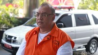 Dalam kasus ini, Agus telah ditetapkan KPK sebagai tersangka penerima suap.