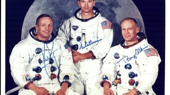 Ini foto resmi 3 astronot yang bakal mencetak sejarah besar tersebut. Foto: NASA