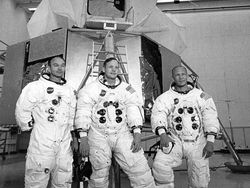 Melihat Penerbangan Pertama Manusia Menuju Bulan