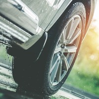 Suara ban berdecit saat mobil, motor atau sepeda mengerem juga termasuk yang paling dibenci. Foto: iStock