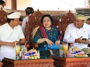 Megawati Hadiri Pelantikan Eks Bupati Gianyar Jadi Pendeta Hindu