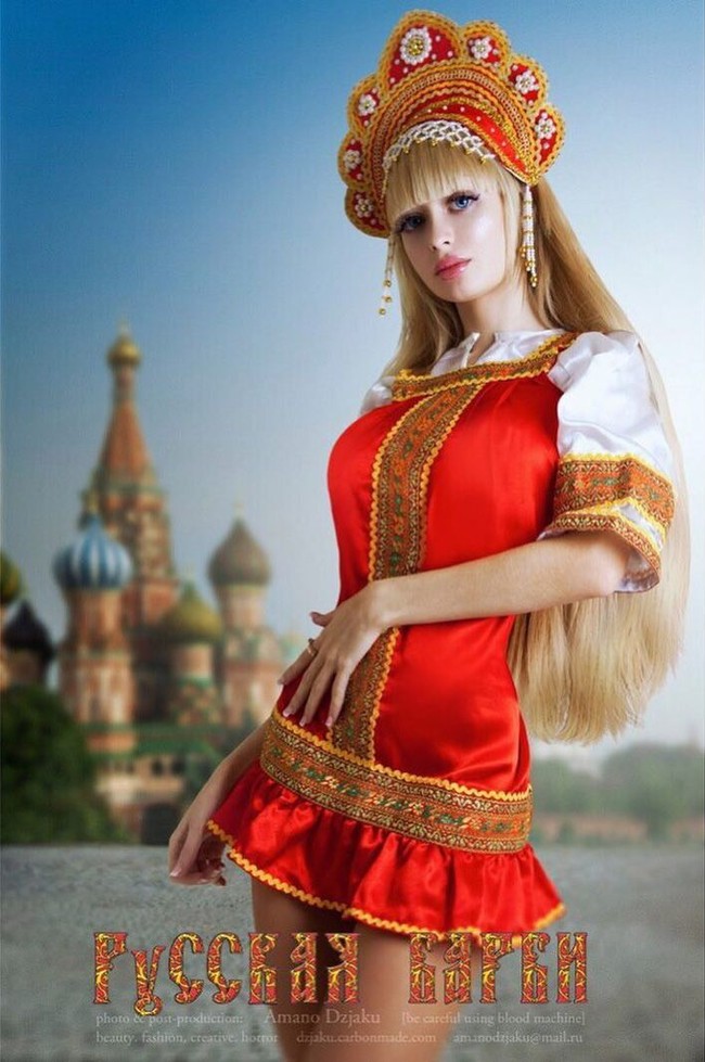 Meski hidup di bawah kontrol orangtua, Angelica mengaku tidak kesal dengan mereka. Ia justru selalu mengungkap rasa sayang dan terima kasih pada ibu dan ayahnya. Karena doktrin orangtua, Angelica juga percaya bahwa dirinya adalah seorang wanita Barbie dan akan hidup dengan pemberian tersebut. Foto: Instagram @russian_barbie