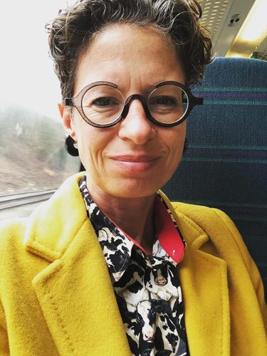 Dr Liz O'Riordan ahli bedah kanker payudara yang terkena kanker payudara.