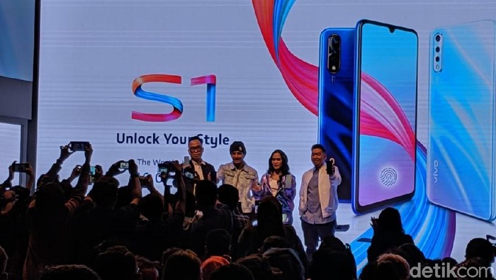 Resmi meluncur di Indonesia, harga Vivo S1 cukup menggoda. (Foto: Adi Fida Rahman/detikINET) Resmi meluncur di Indonesia, harga Vivo S1 cukup menggoda. (Foto: Adi Fida Rahman/detikINET)