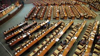 Dari total 560 anggota Dewan, hanya 85 yang hadir dalam rapat paripurna.