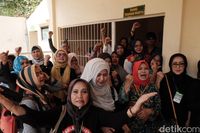 Sidang Tuntutan Tiga Emak Pepes Ditunda, Pendukung Ricuh