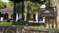 Bangunan pertama di resor ini bernama The Club House 1928. Usianya, hampir 100 tahun yang digunakan untuk menyambut tamu atau afternoon tea (Ahmad Masaul Khoiri/detikcom)