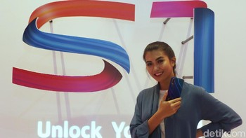 Kamera turut menjadi faktor yang diunggulkan. Vivo S1 memiliki kamera 32 MP AI Camera dengan fitur AI Face Beauty, AI Selfie Lighting, AR Stickers, AI Filter, dan fitur lainnya. (Foto: Agung Pambudhy/detikINET)