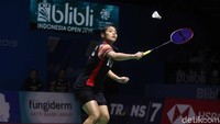 Laga bergulir dalam tempo 26 menit. Gregoria menang telak atas Pornpawee dengan skor 21-10, 21-8.