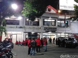PAC se-Surabaya Datangi Kantor PDIP Jatim Tunggu Hasil Konfercab Lanjutan