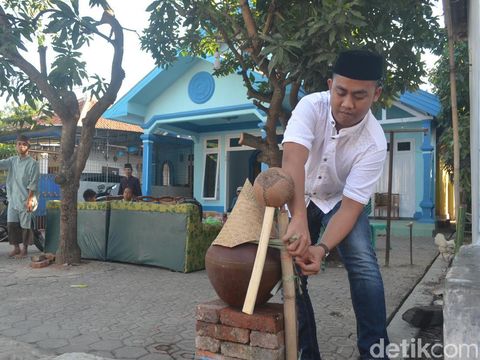 Melihat Kembali Tradisi Turun Temurun Gentong Haji di Cibreon