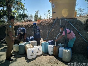 Kekeringan di Musim Kemarau, 20 Kabupaten di Jatim Disuplai Air Bersih