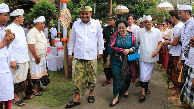 Megawati Hadiri Pelantikan Eks Bupati Gianyar Jadi Pendeta Hindu
