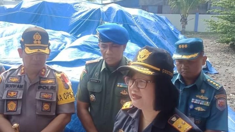 Bea-Cukai Sumut Gagalkan Pengiriman 683 Bal Pakaian Bekas Bea-Cukai Sumut Gagalkan Pengiriman 683 Bal Pakaian Bekas