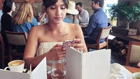 Dena Rachman merupakan mantan artis cilik bernama Reynaldi. Ia mengganti identitasnya lantaran melakukan transgender. Foto: Instagram denarachman